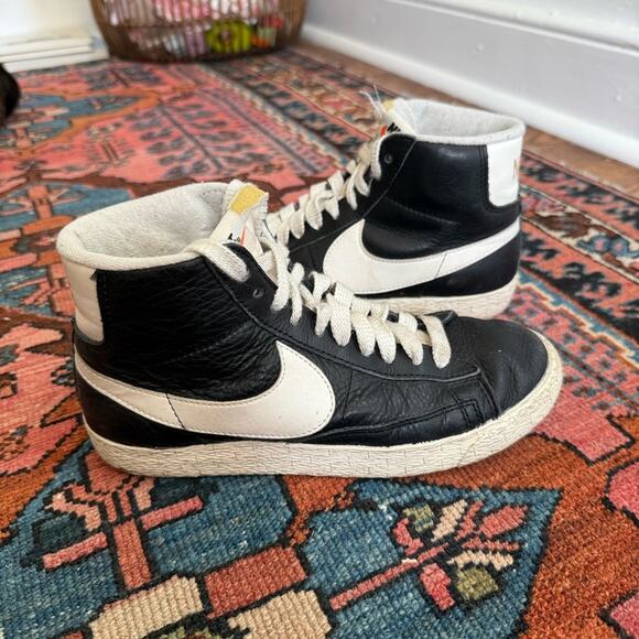 Nike Blazer Black and White Lace Up High Top Sneakers - Picture 1 of 7